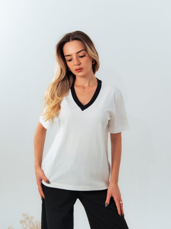 Siyah Ribanalı V Yaka T-shirt