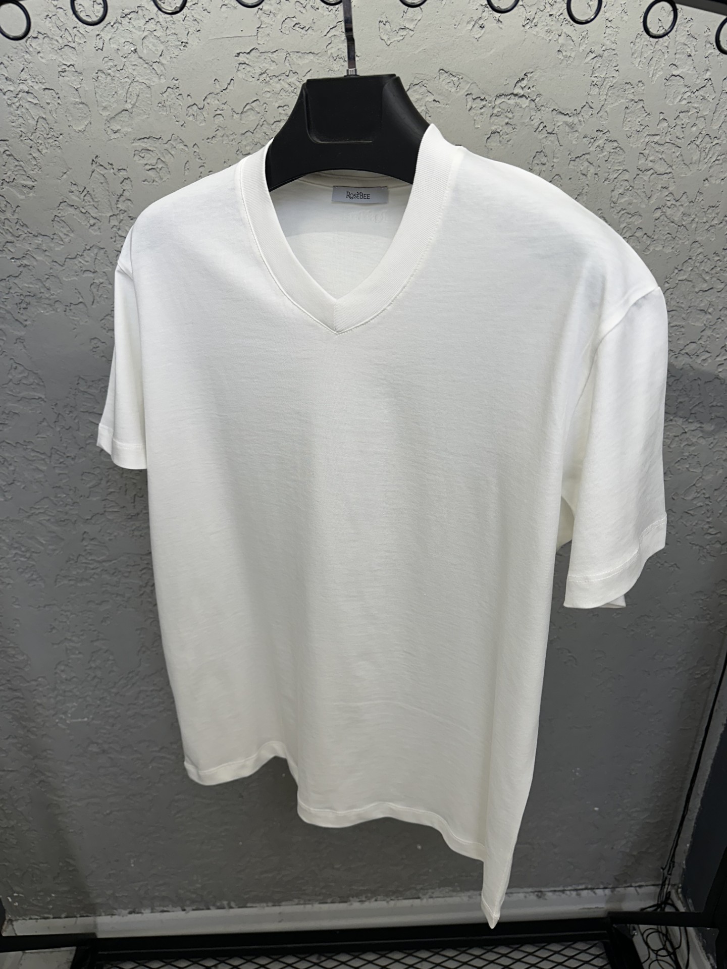 BEE ECRU V-yaka Basic T-shirt