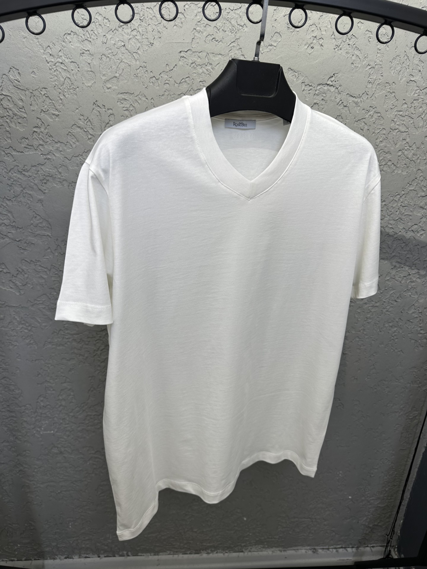 BEE ECRU V-yaka Basic T-shirt