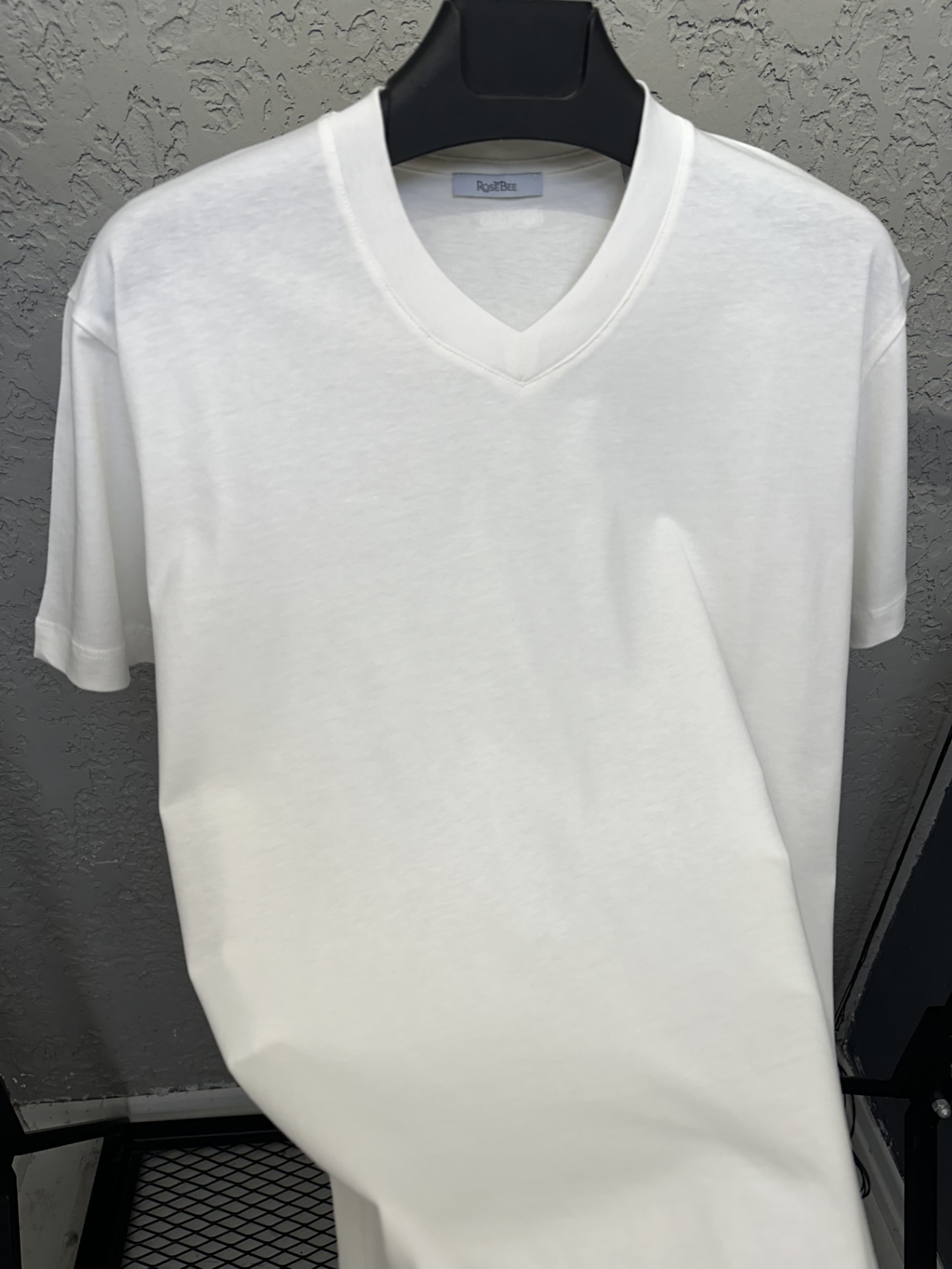 BEE ECRU V-yaka Basic T-shirt