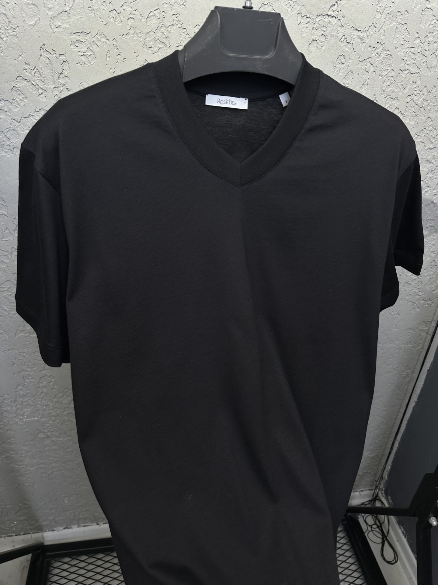BEE BLACK V-yaka Basic T-shirt