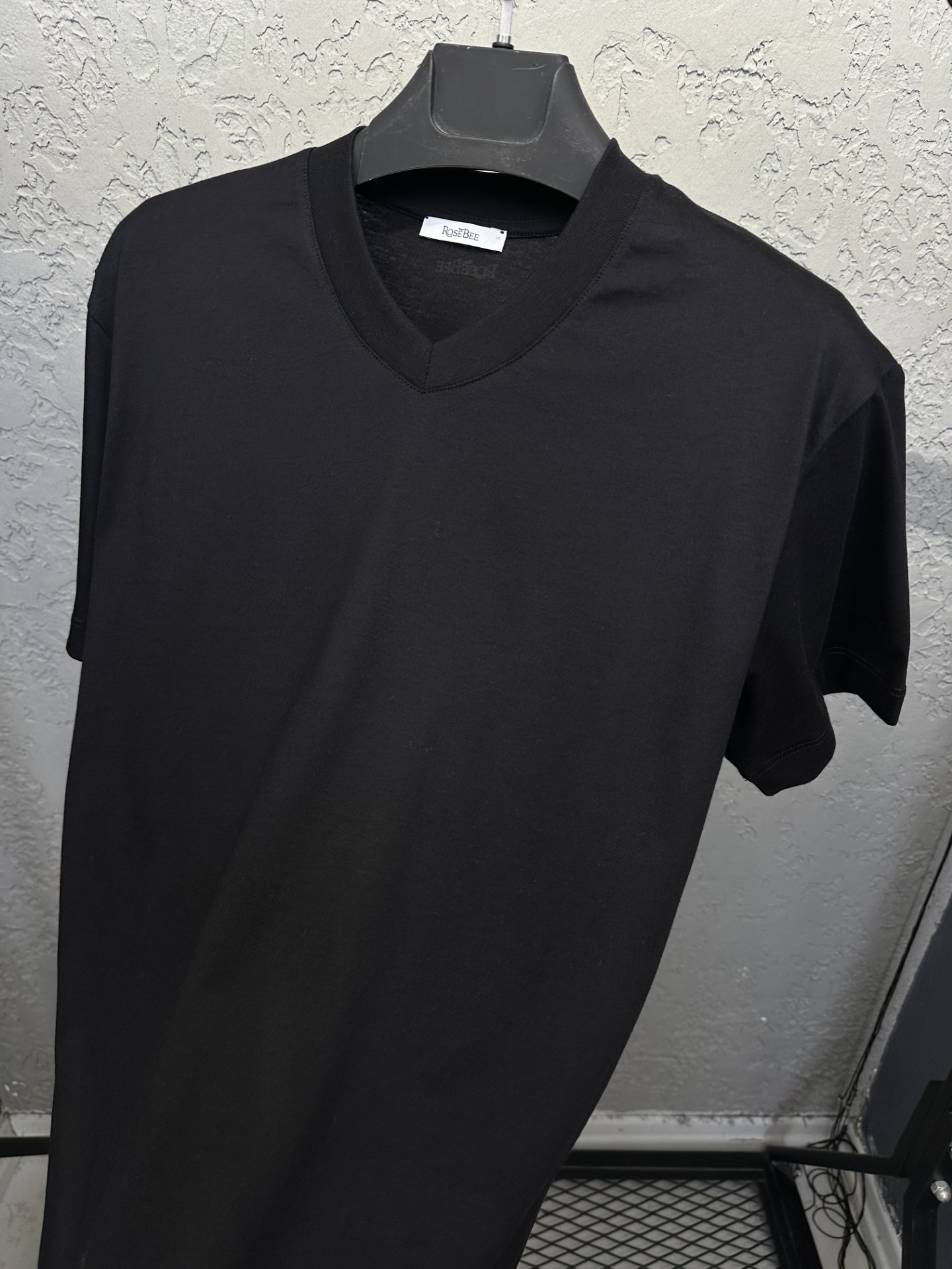 BEE BLACK V-yaka Basic T-shirt