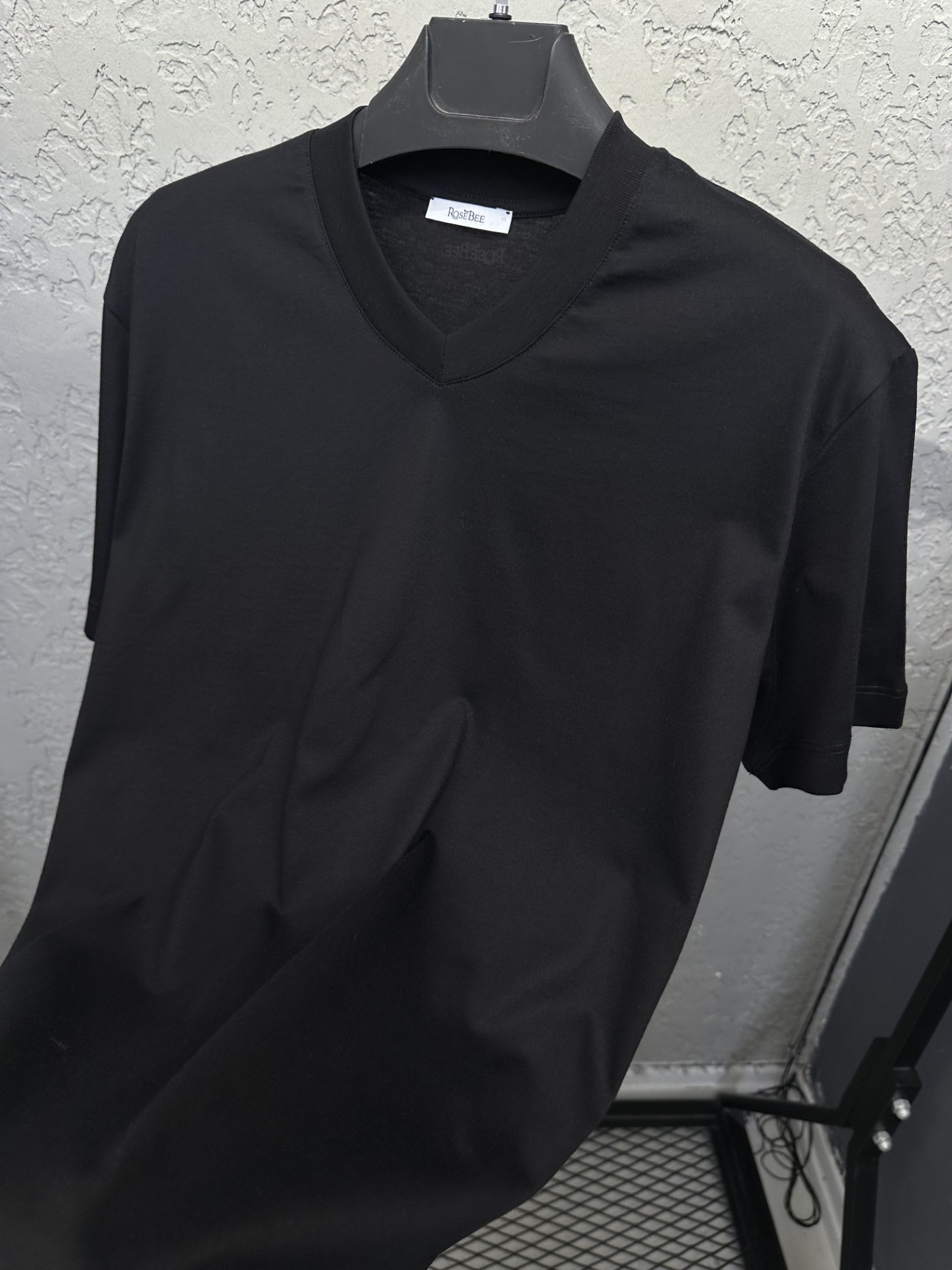 BEE BLACK V-yaka Basic T-shirt