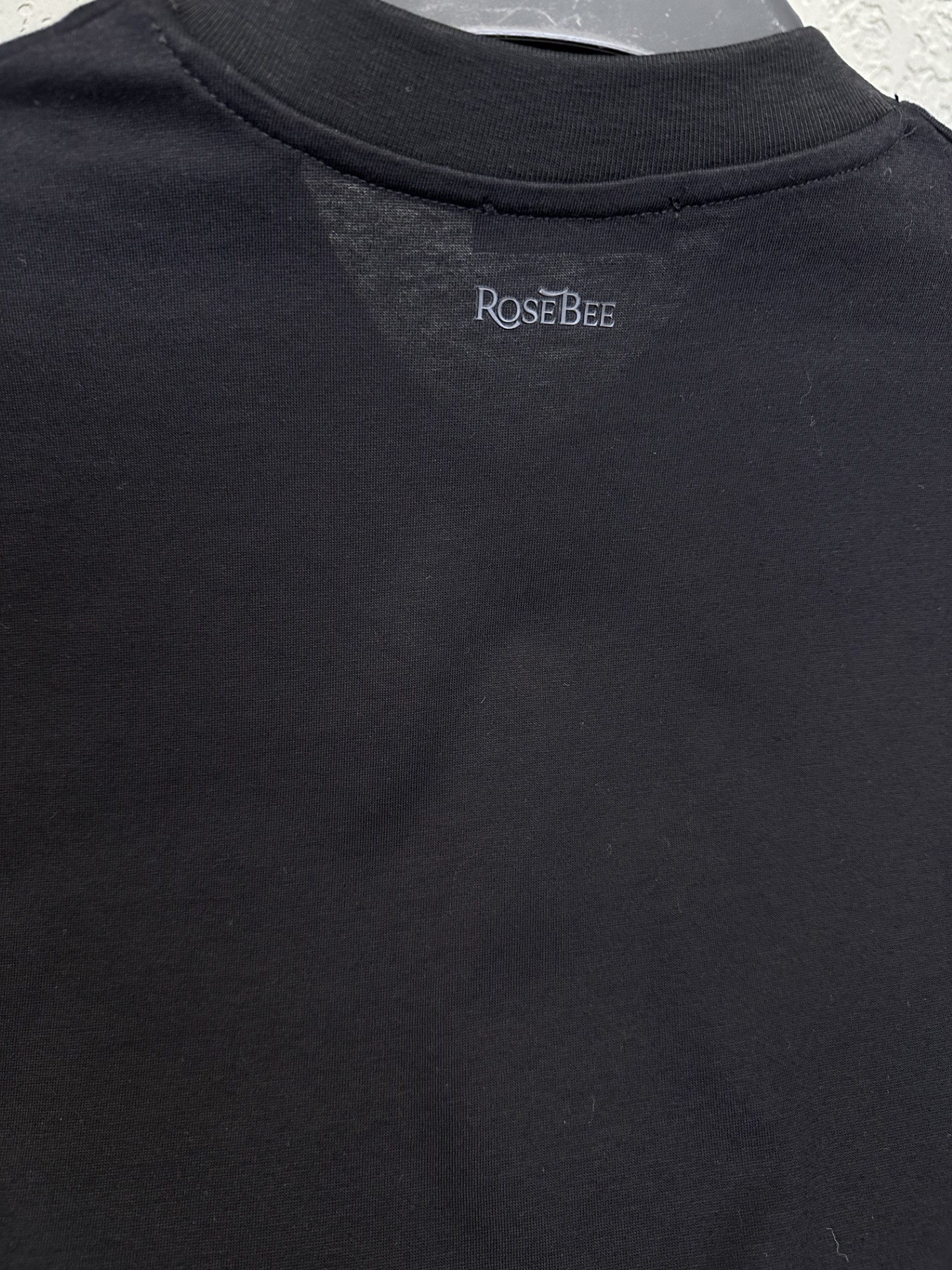 BEE BLACK V-yaka Basic T-shirt